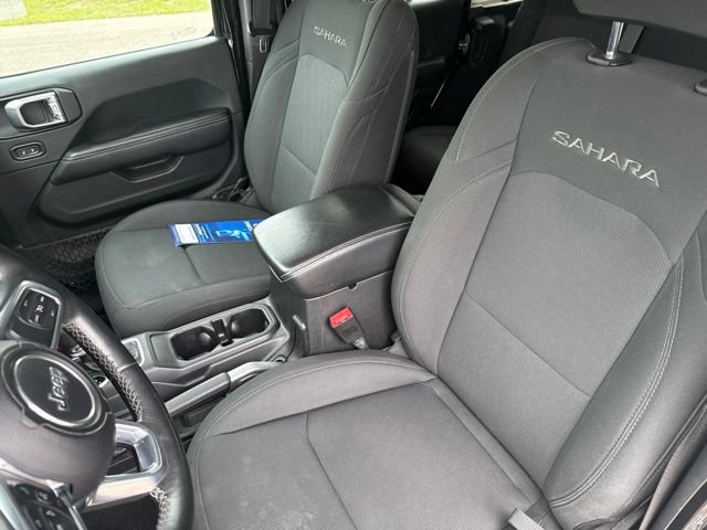 Used 2018 Jeep Wrangler Unlimited Sahara AWD/4WD image 13