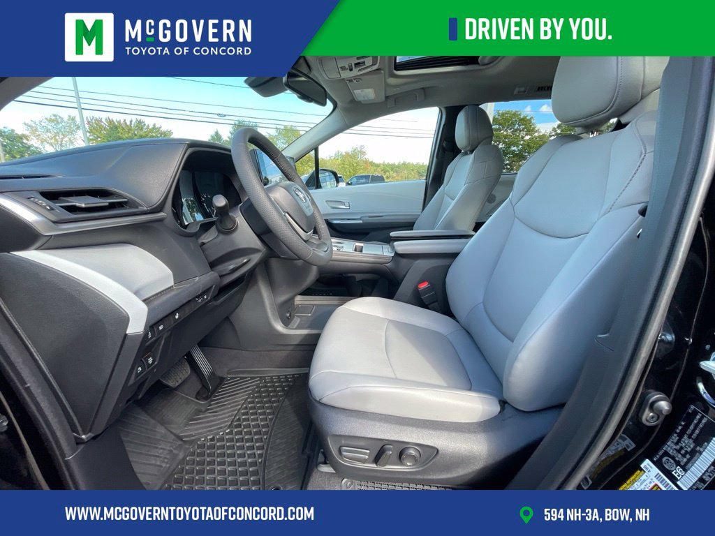 Used 2026 Toyota Sienna XLE FWD image 11
