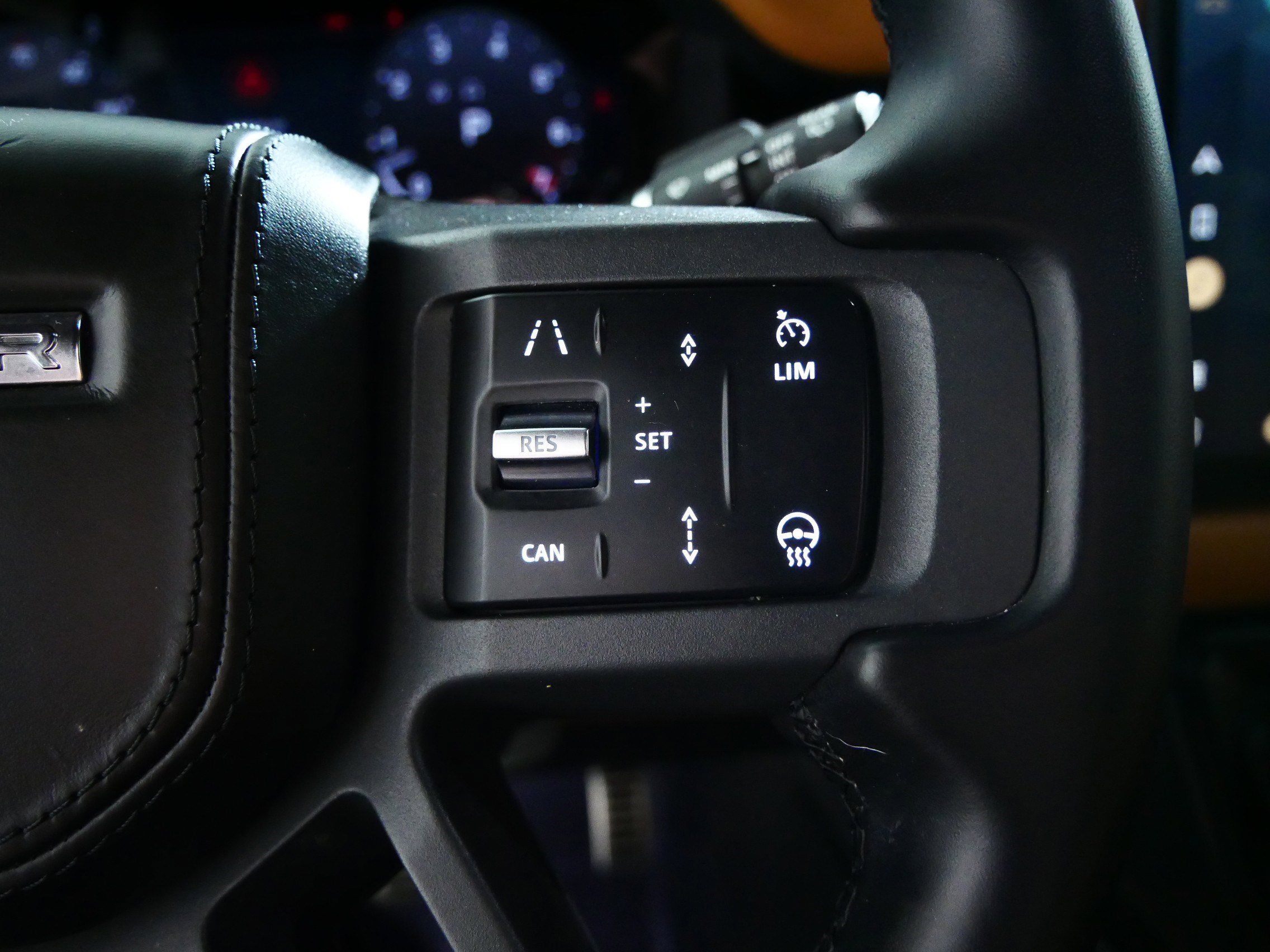 Used 2024 Land Rover Defender 110 X image 28