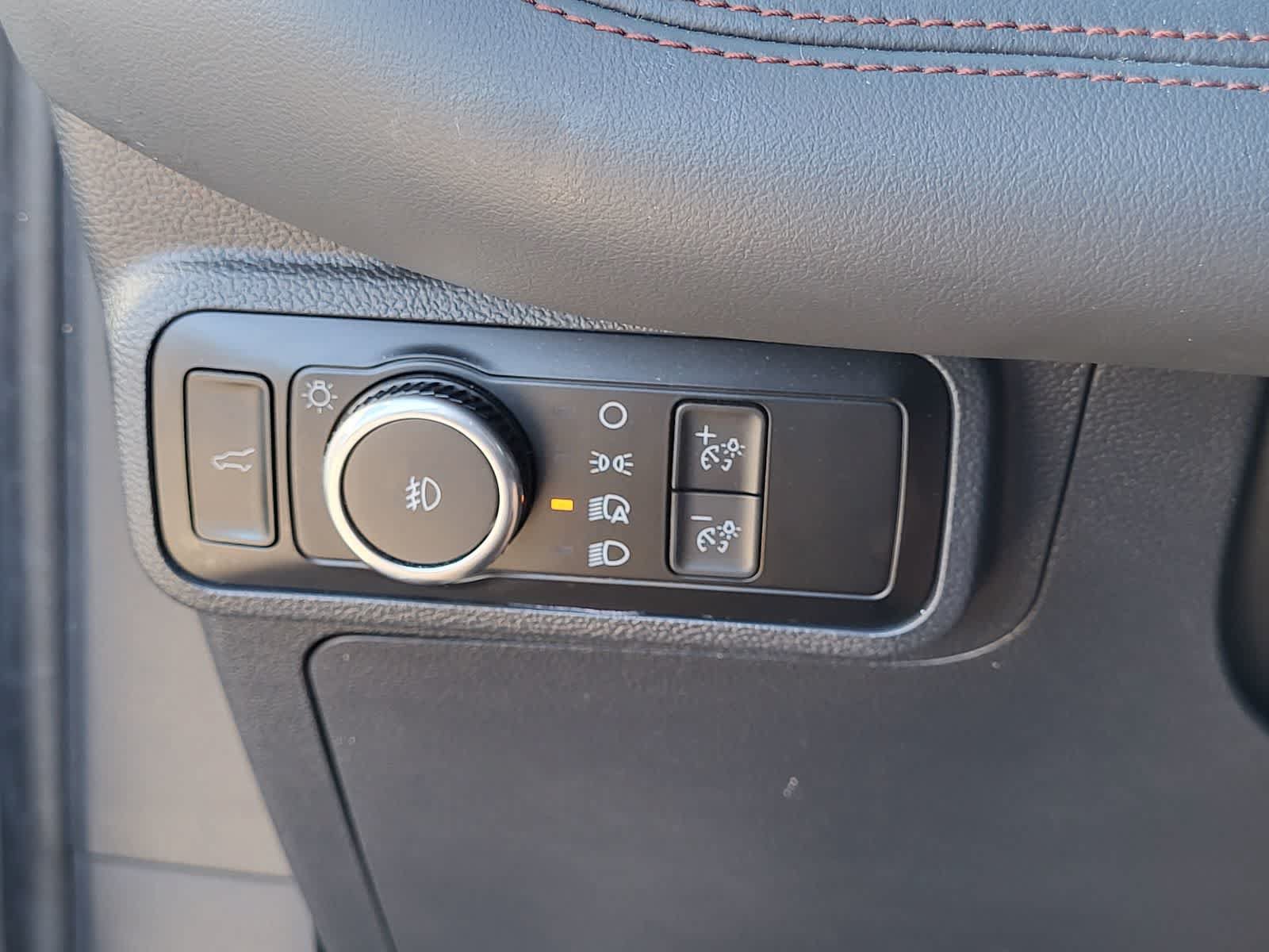 Used 2025 Ford Explorer Active w/ Active Comfort Package RWD image 13