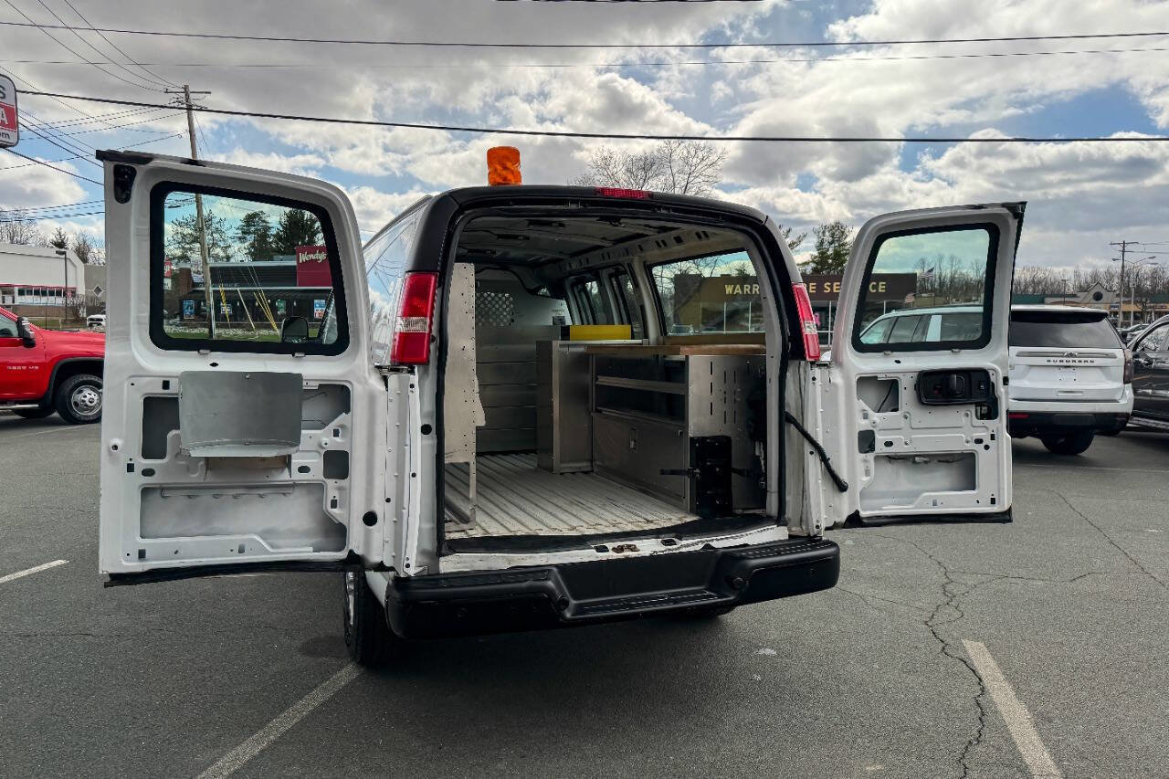 Used 2018 Chevrolet Express 2500 w/ Driver Convenience Package image 22