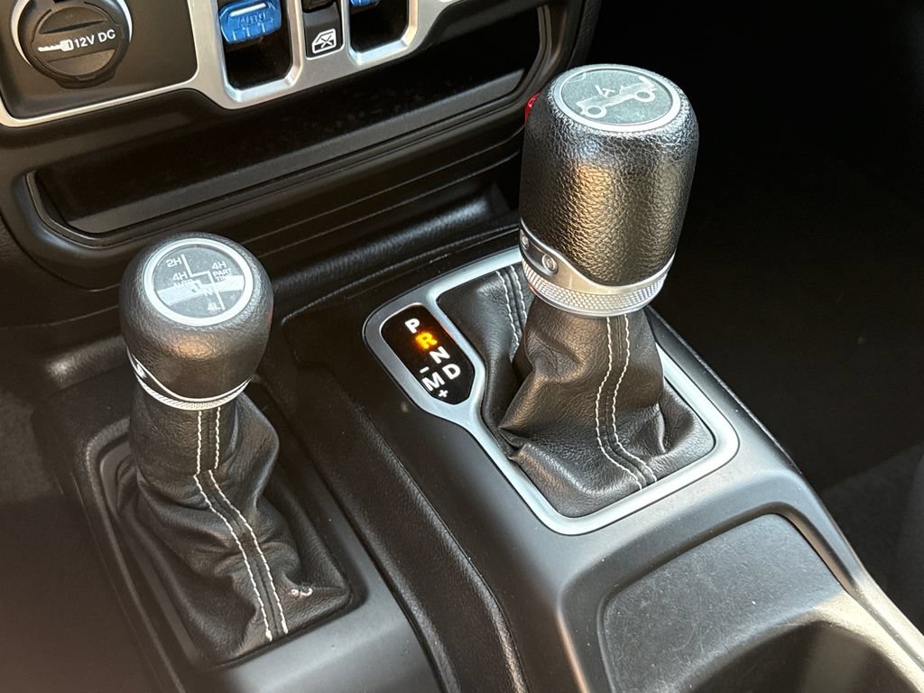 Used 2018 Jeep Wrangler Unlimited Sahara AWD/4WD image 27