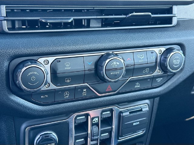New 2026 Jeep Gladiator Sport AWD/4WD image 10