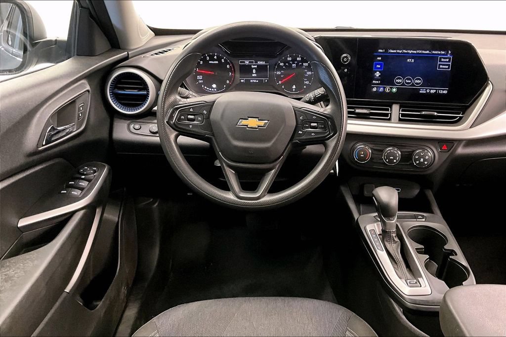 Used 2024 Chevrolet Trax LS w/ Driver Confidence Package FWD image 4