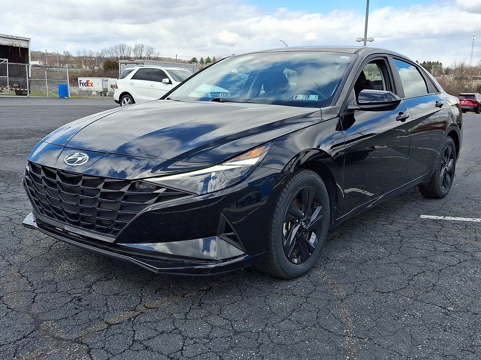 Used 2023 Hyundai Elantra SEL w/ Preferred Accessory Package image 3