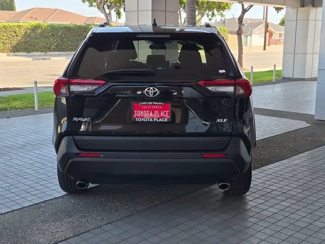 Used 2025 Toyota RAV4 XLE FWD image 9