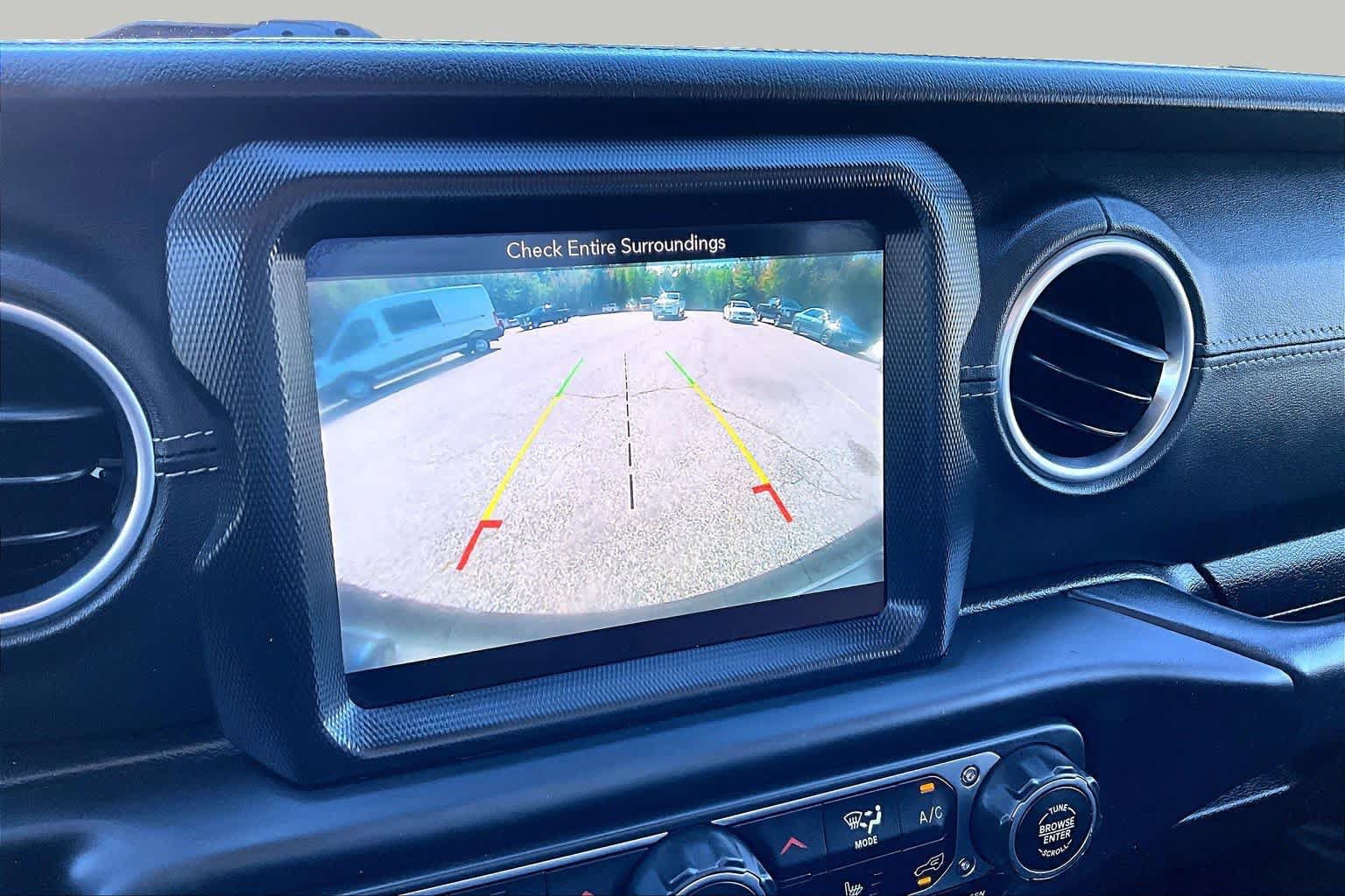 Used 2018 Jeep Wrangler Unlimited Sahara AWD/4WD image 29