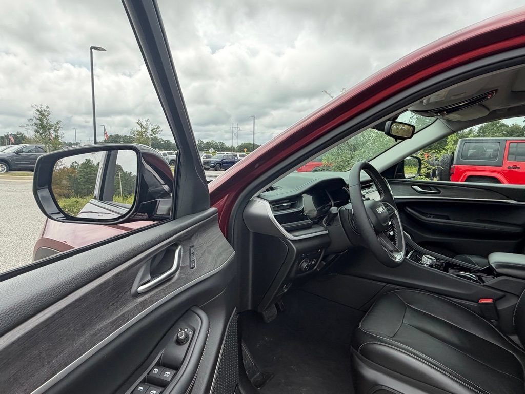 Used 2023 Jeep Grand Cherokee 4WD 4xe image 31