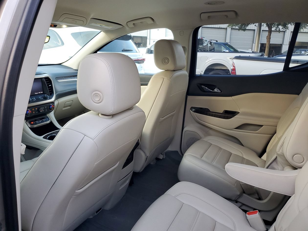 Used 2023 GMC Acadia Denali w/ Denali Technology Package FWD image 9