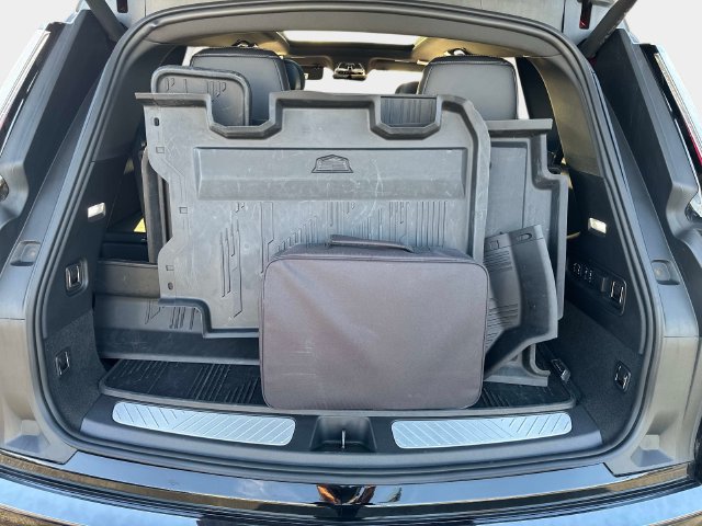Certified 2026 Cadillac Vistiq Sport w/ LPO, Floor Liner Package AWD/4WD image 5