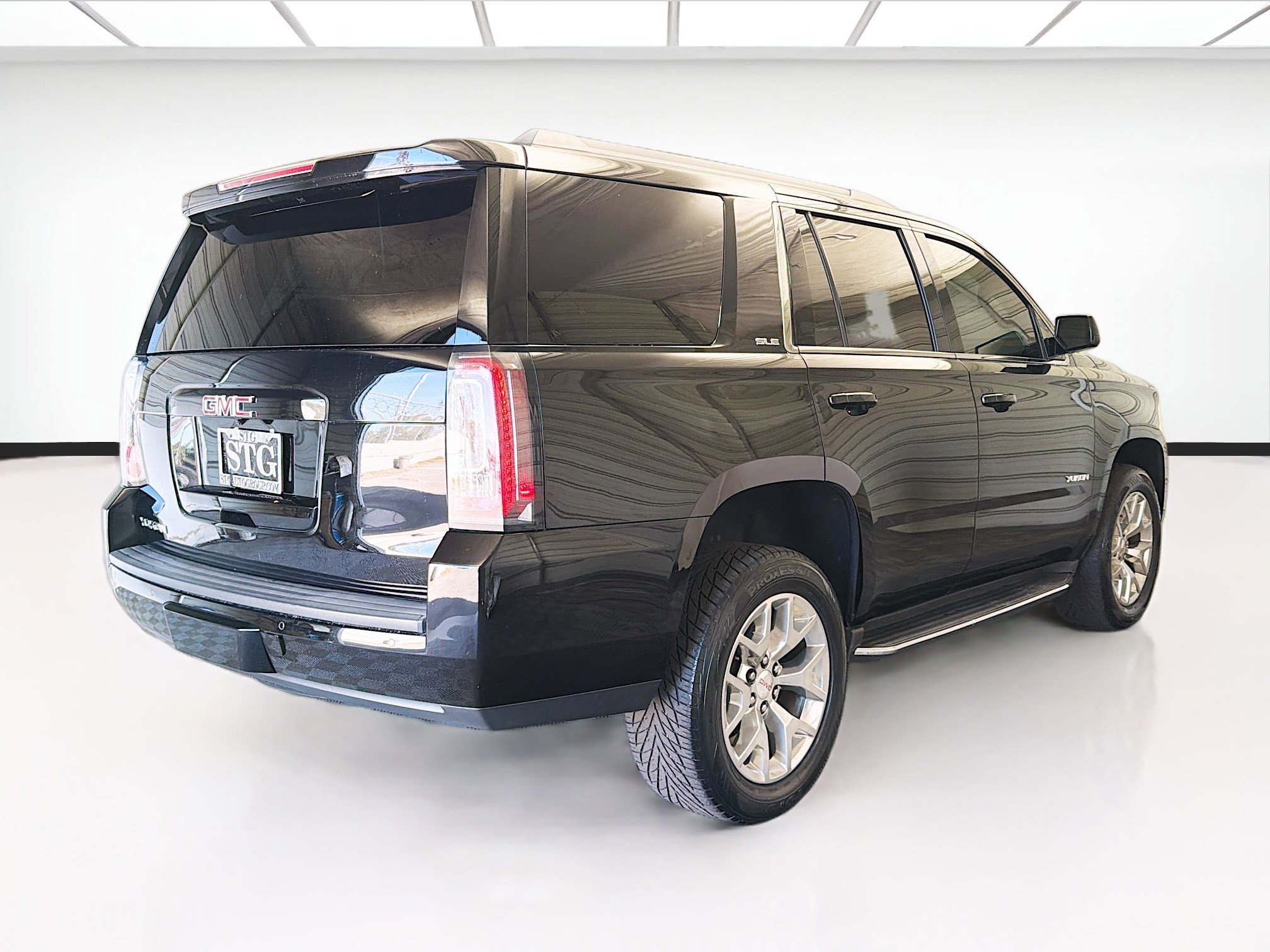 Used 2017 GMC Yukon SLE w/ SLE Value Package image 4
