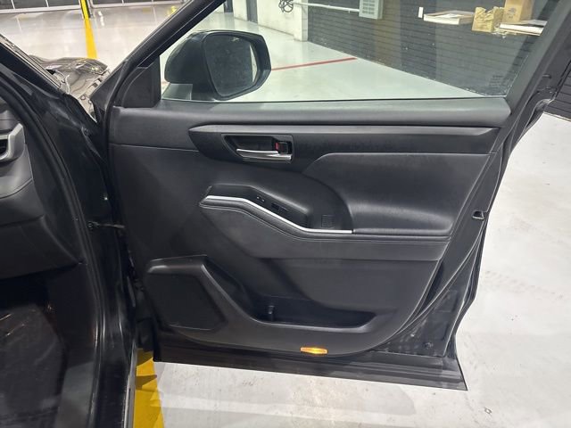 Used 2021 Toyota Highlander XLE image 33