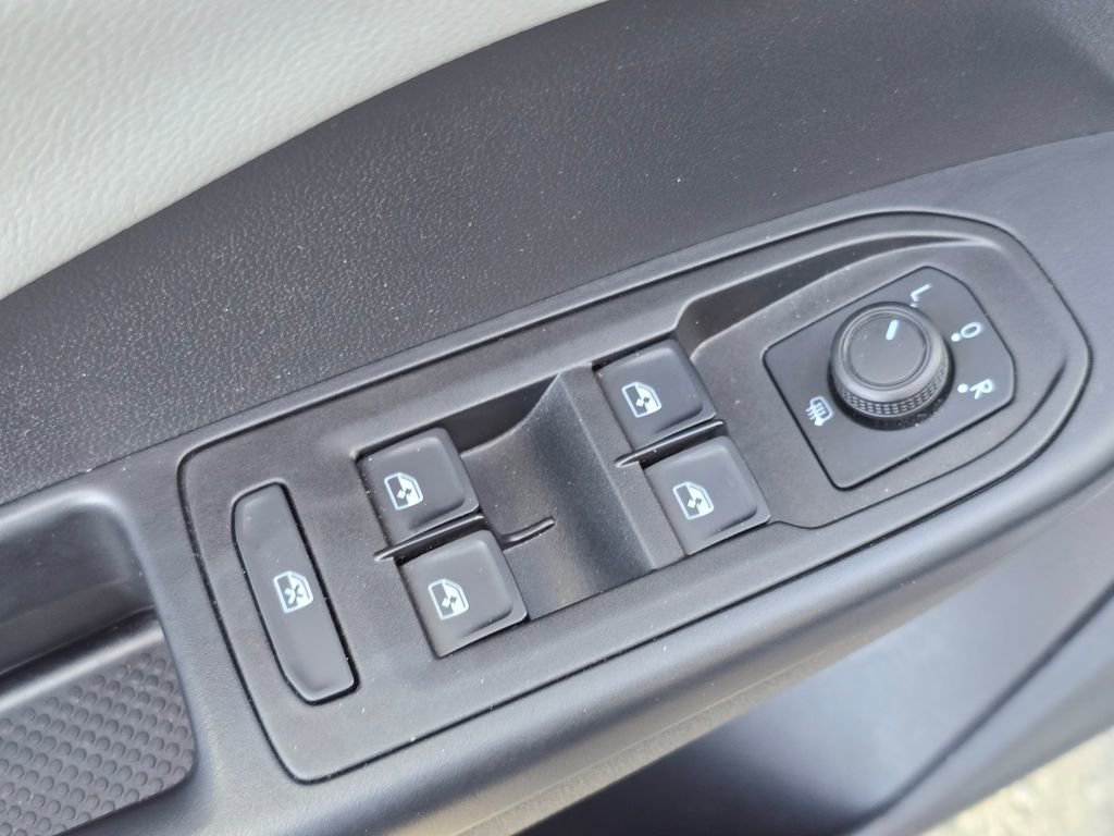 Used 2022 Volkswagen Taos SE image 16