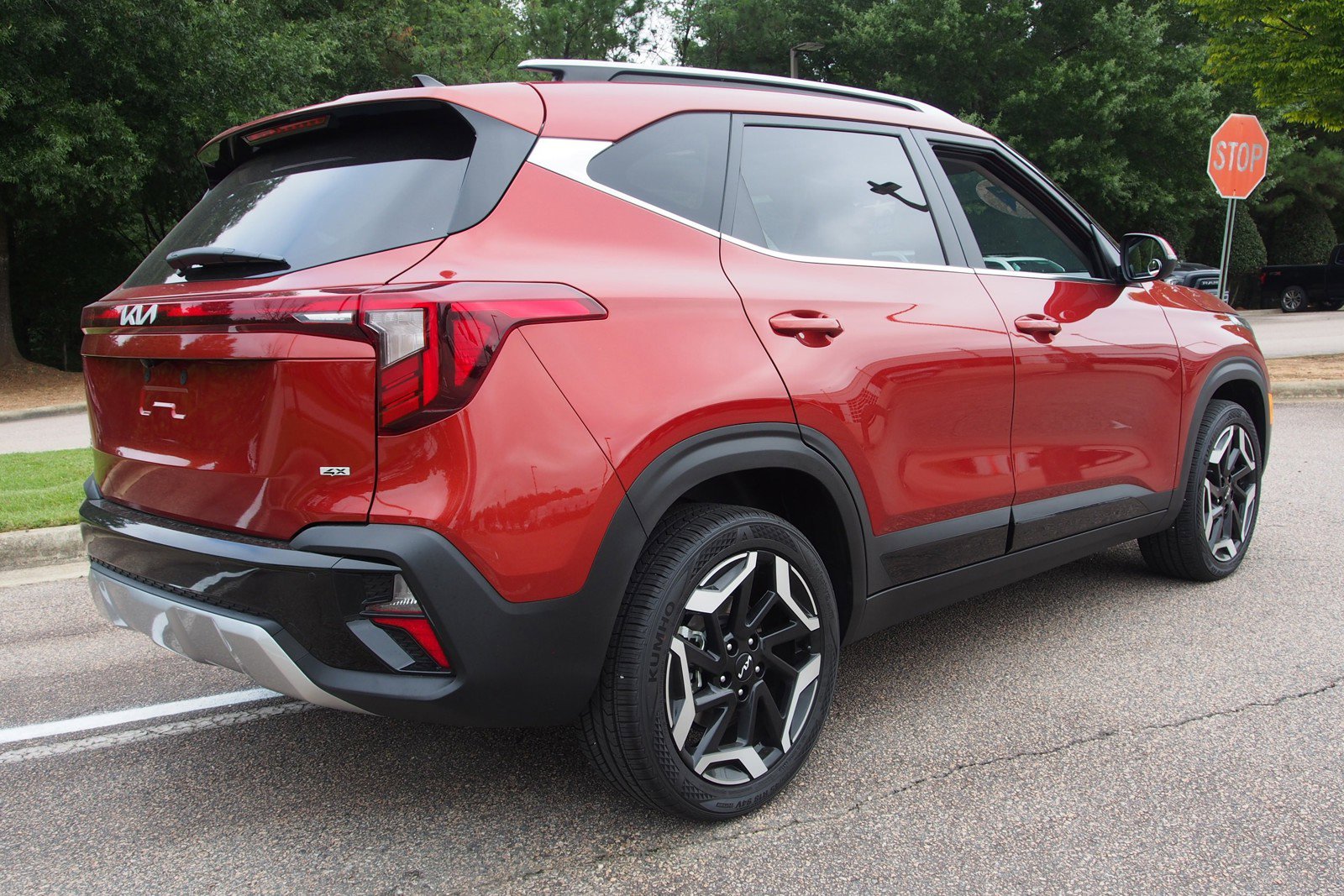 Used 2025 Kia Seltos SX w/ SX Sunroof Package image 7