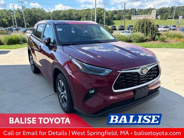 Used 2023 Toyota Highlander XLE AWD/4WD image 1