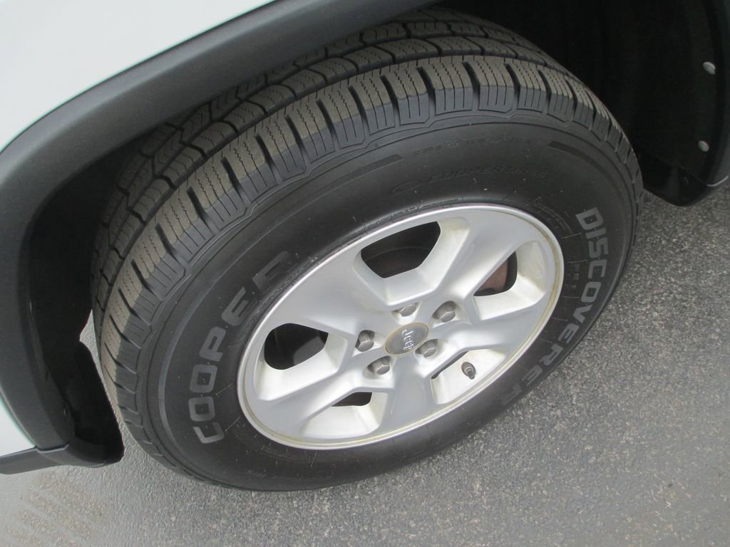 Used 2014 Jeep Grand Cherokee Laredo w/ Security & Convenience Group image 13