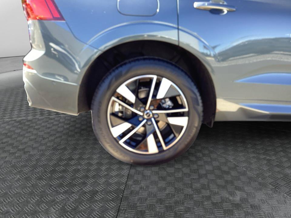 New 2027 Volvo XC60 B5 Plus AWD/4WD image 23