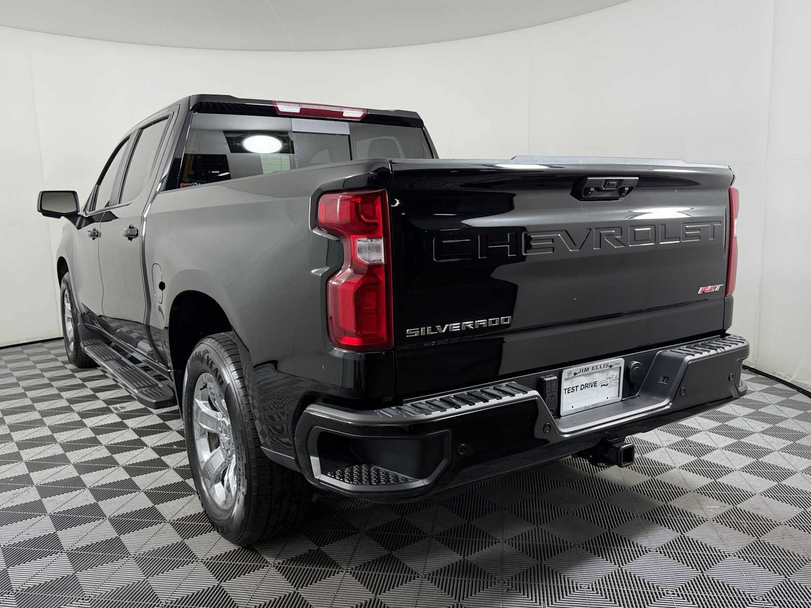Used 2025 Chevrolet Silverado 1500 RST w/ Convenience Package II RWD image 4
