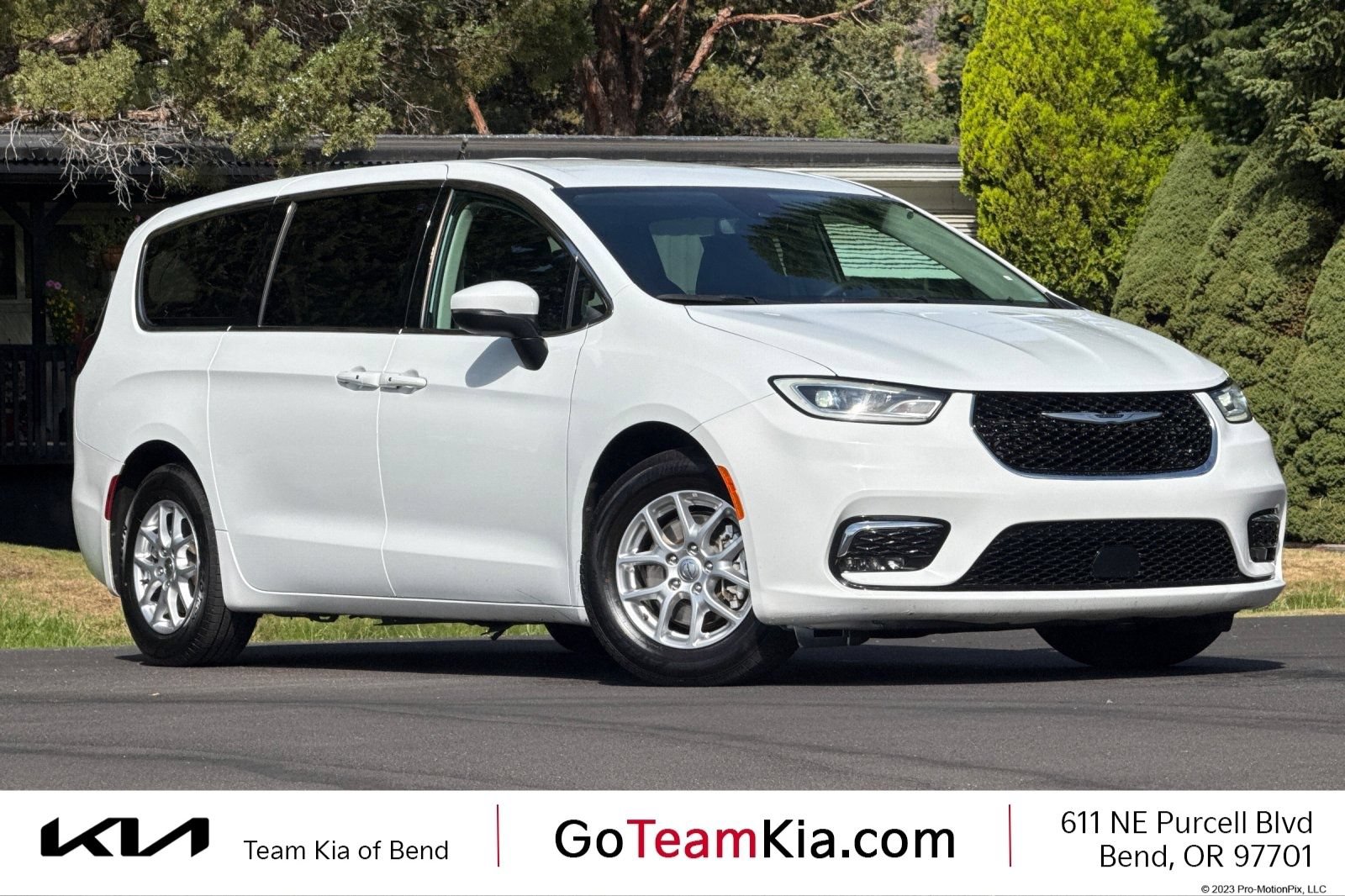 Used 2023 Chrysler Pacifica Touring-L