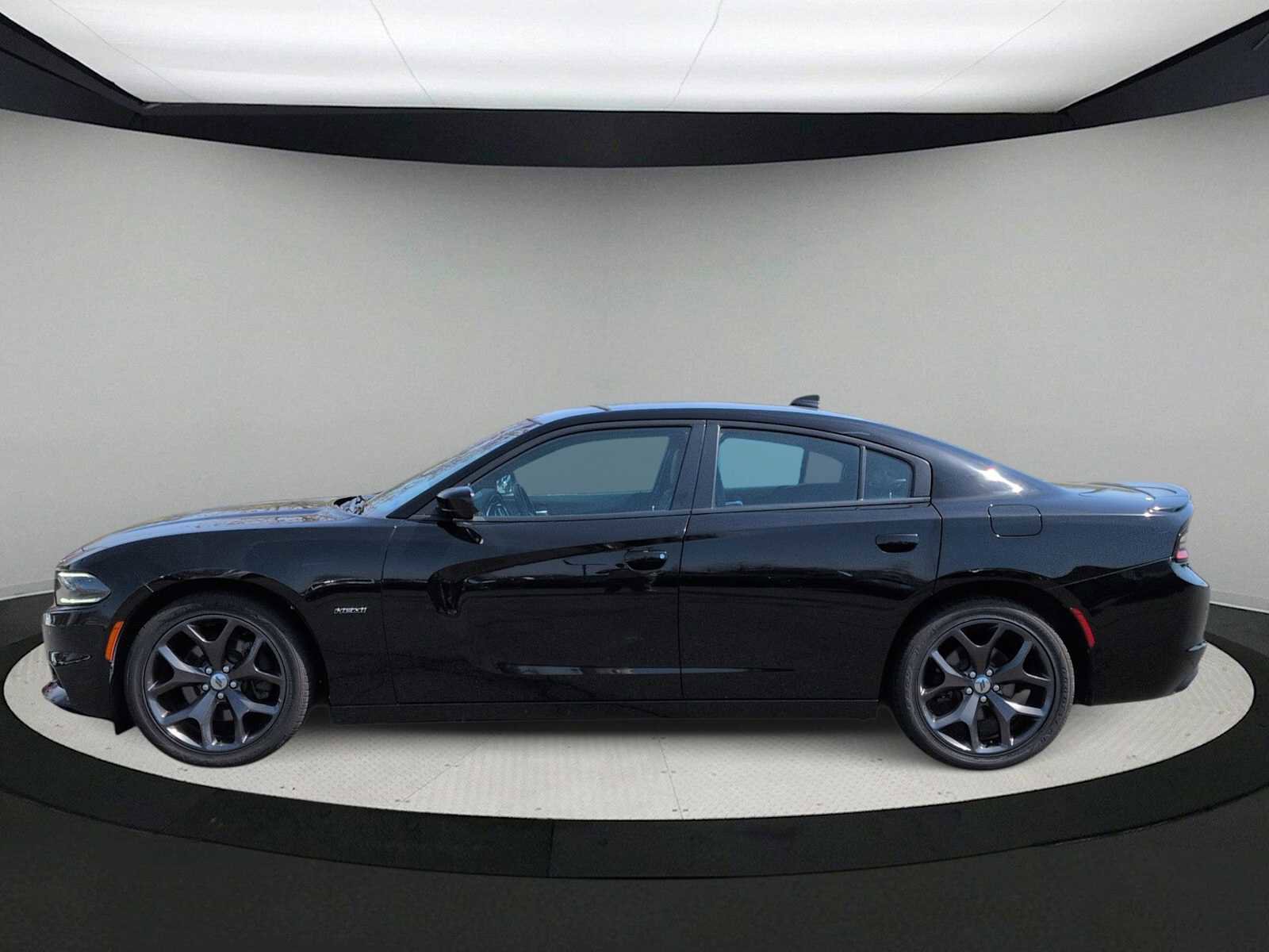 Used 2018 Dodge Charger R/T w/ Plus Group RWD image 5