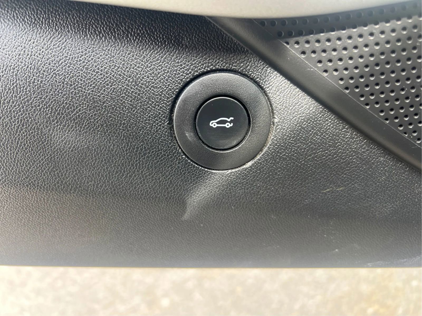 Used 2018 Chevrolet Camaro LS RWD image 15