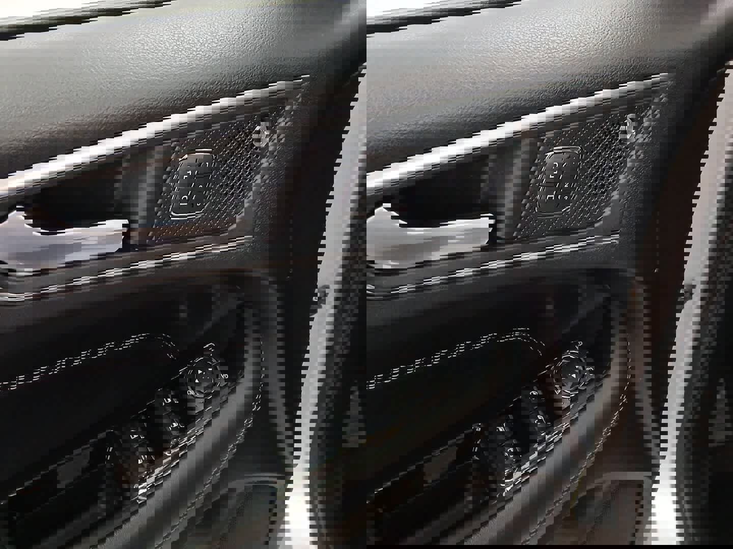 Used 2019 Ford Edge Titanium w/ Cold Weather Package image 8