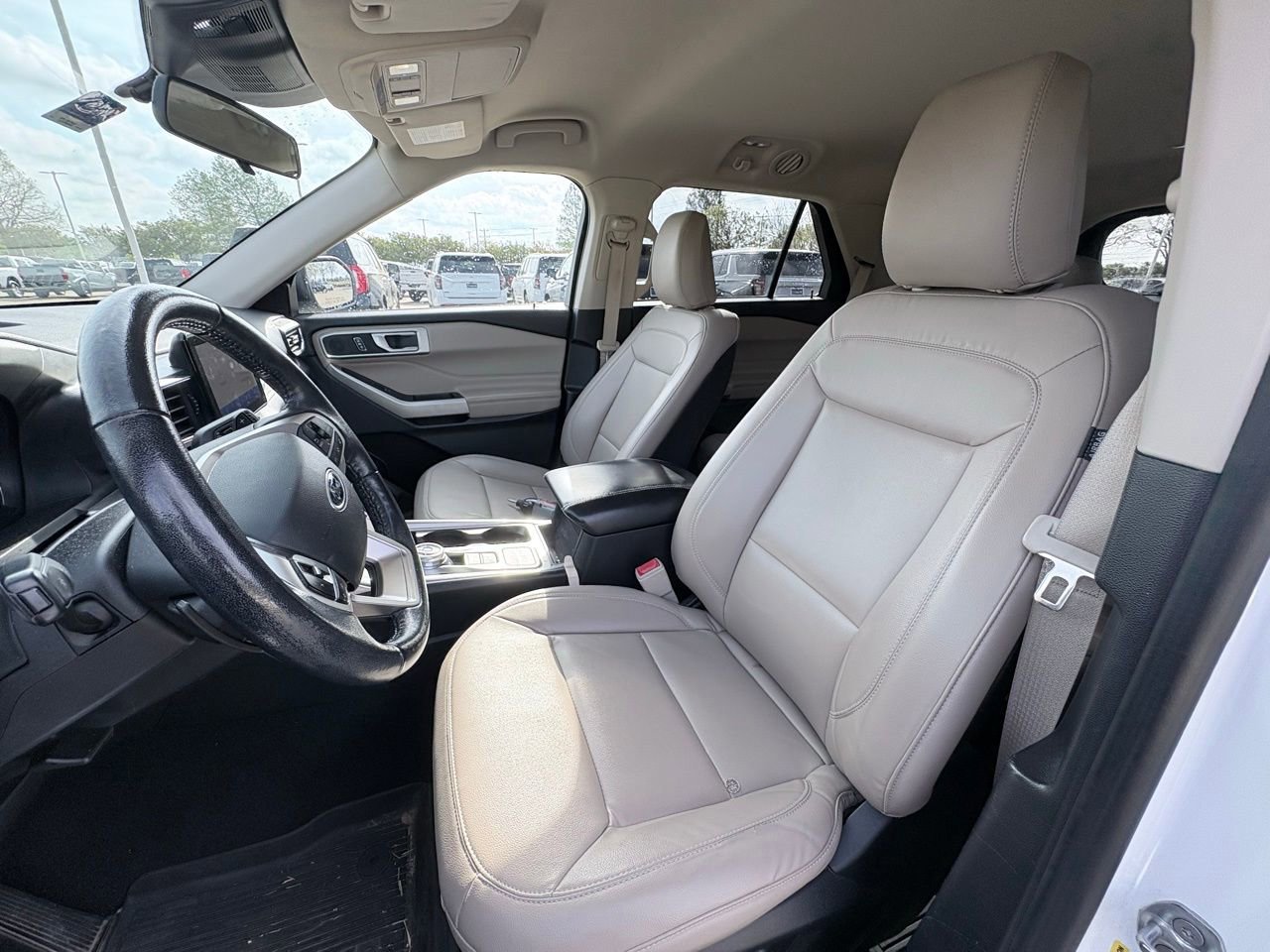 Used 2020 Ford Explorer XLT w/ Equipment Group 202A image 6