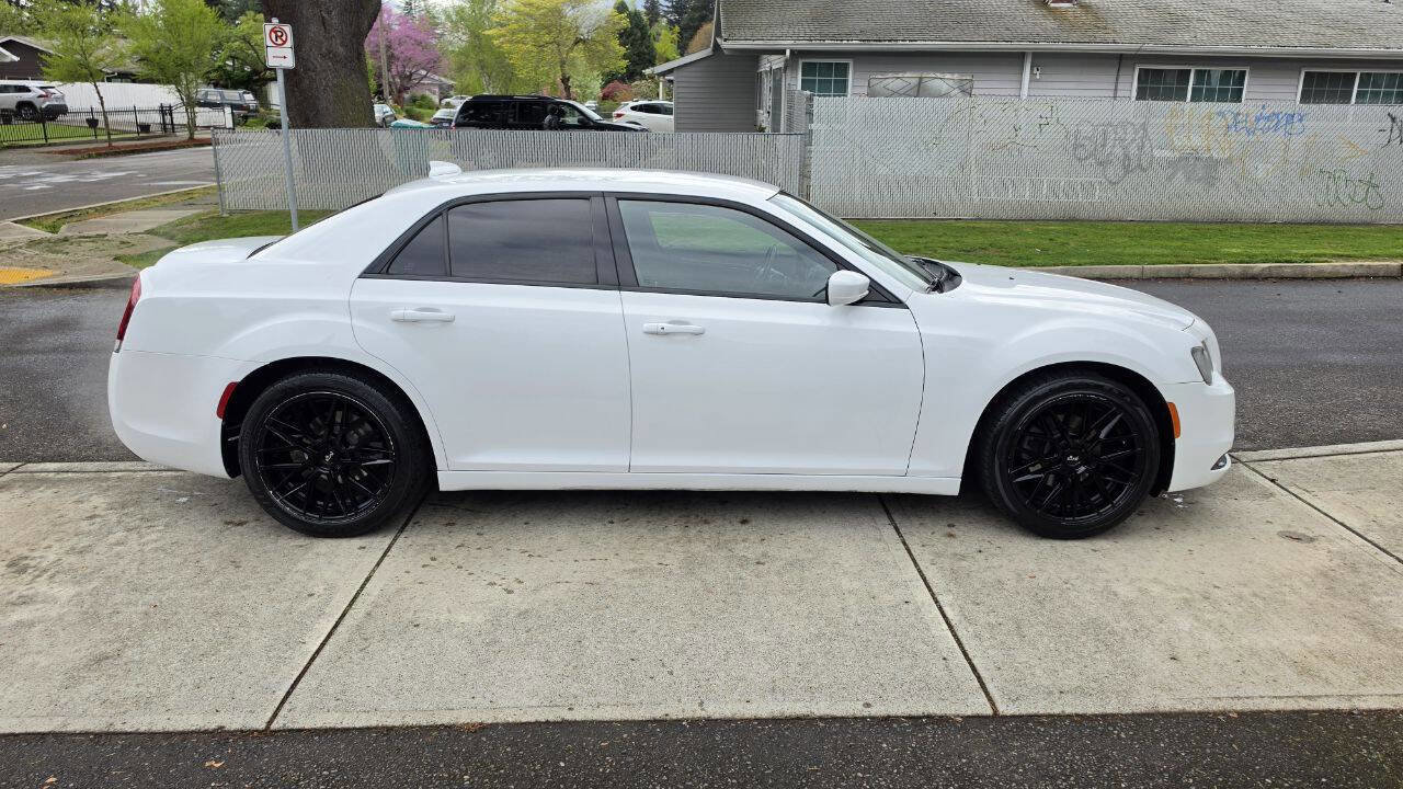 Used 2019 Chrysler 300 S RWD image 4