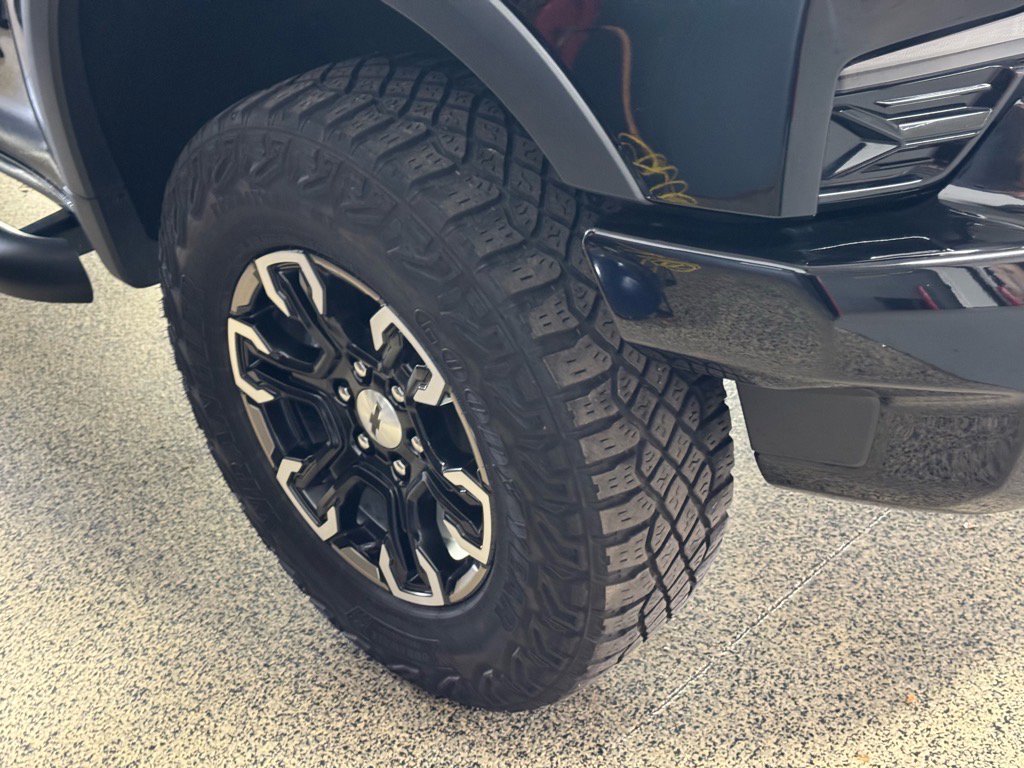 Used 2024 Chevrolet Silverado 1500 ZR2 w/ Technology Package image 4