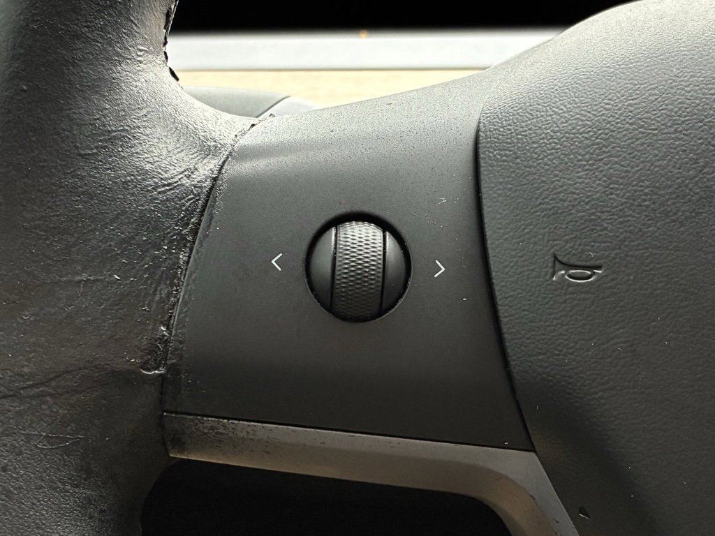 Used 2020 Tesla Model Y Long Range image 12