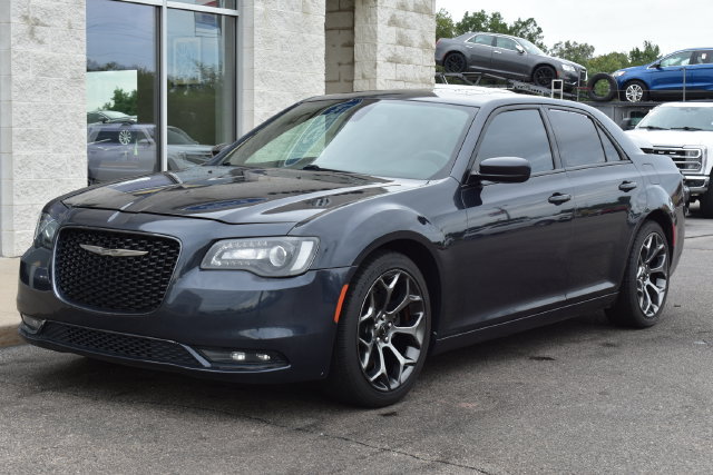 Used 2017 Chrysler 300 S RWD image 18