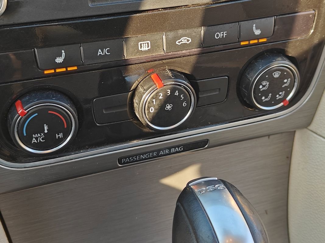 Used 2015 Volkswagen Passat TDI SE image 30