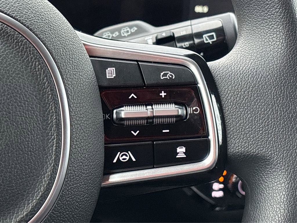 Certified 2025 Kia Sorento LX image 23