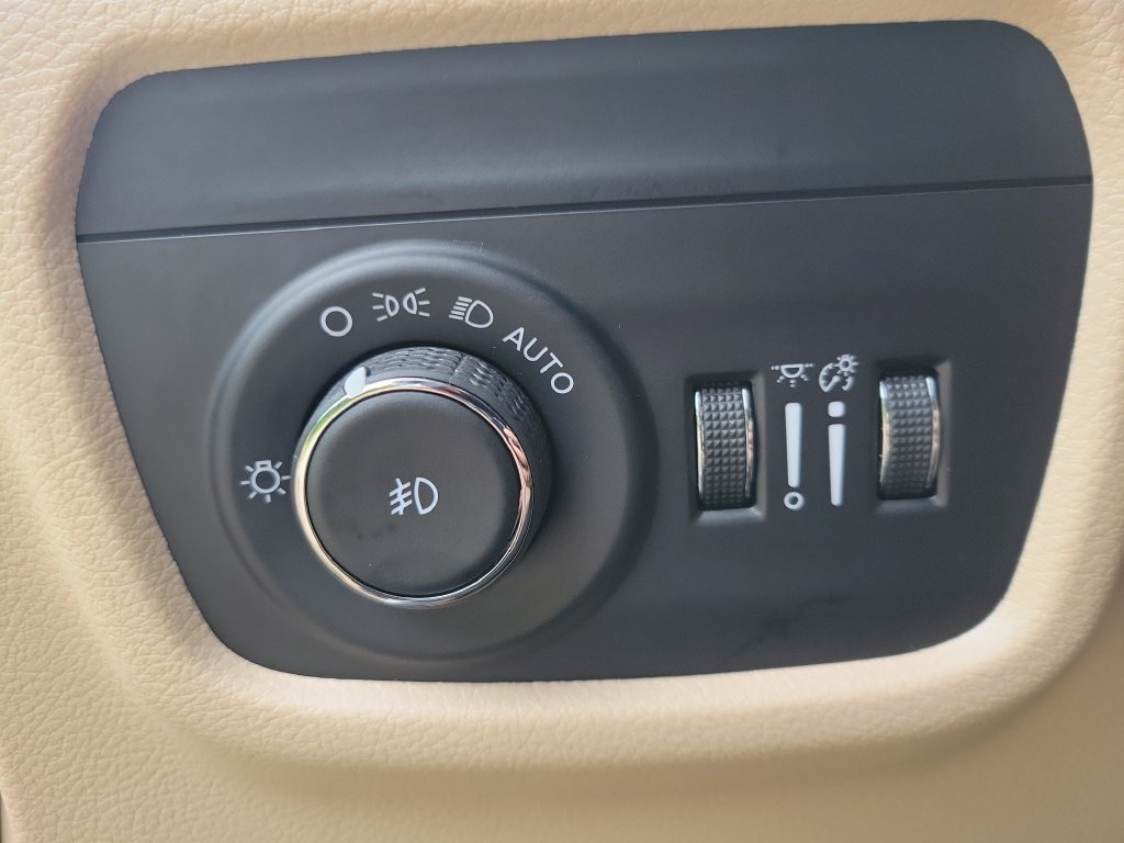 Used 2024 Jeep Grand Cherokee L Limited AWD/4WD image 24