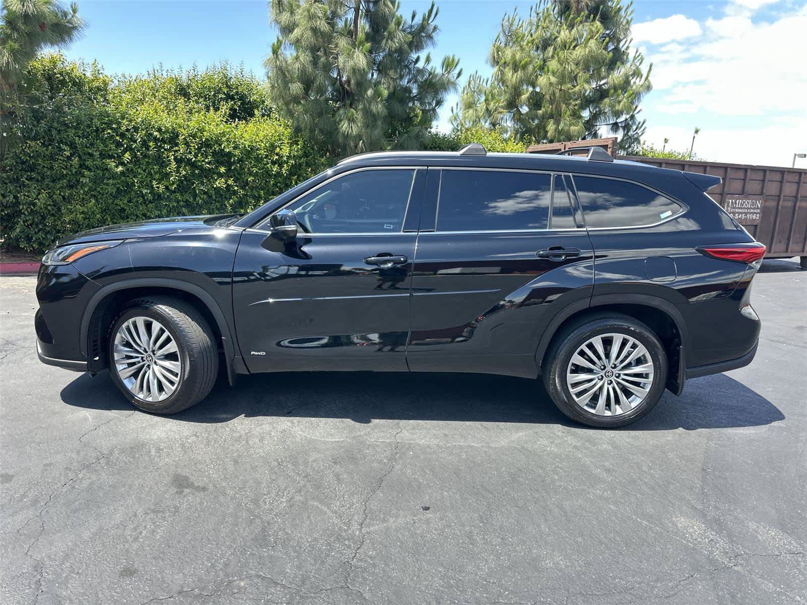 Used 2023 Toyota Highlander Platinum AWD/4WD image 3