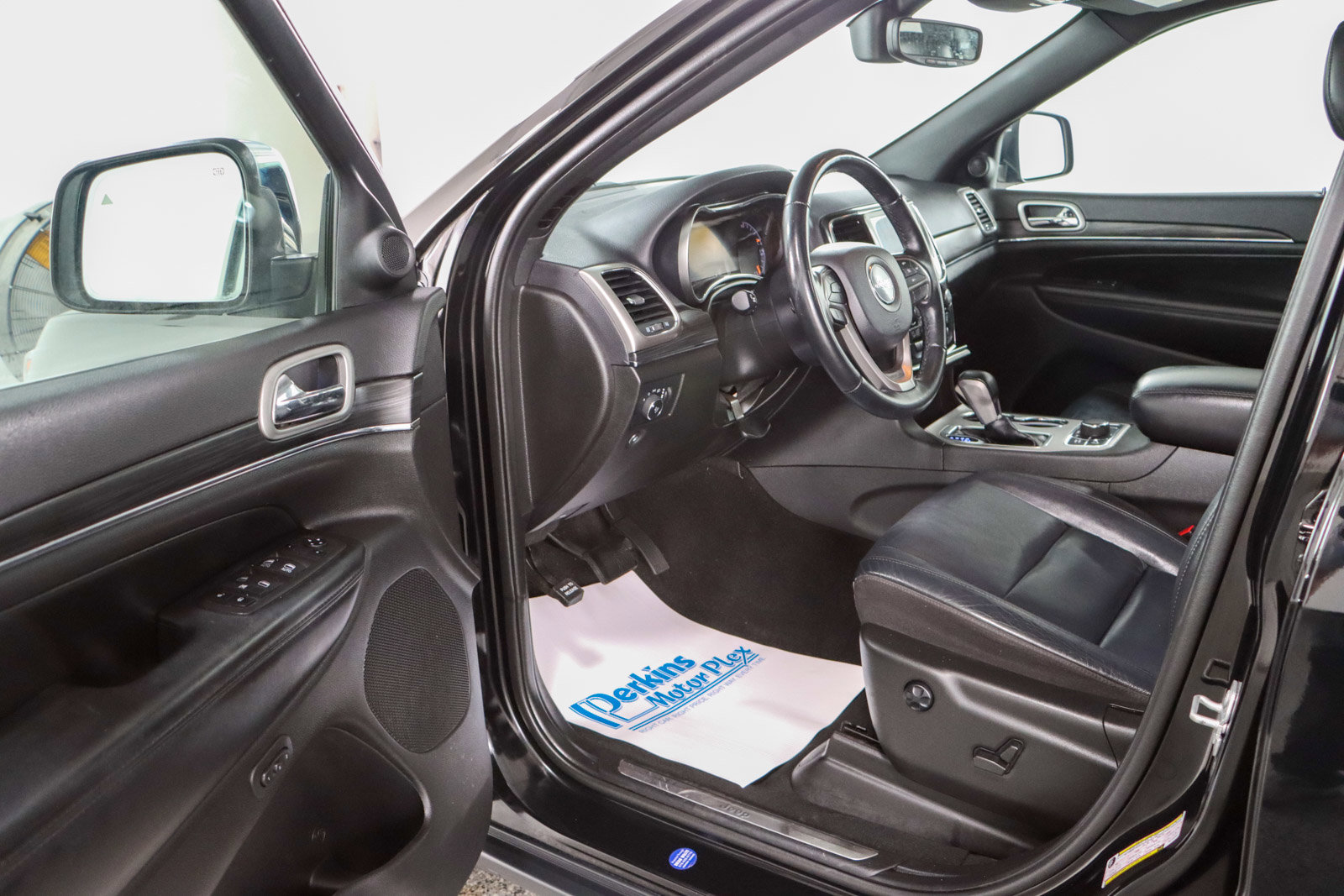 Used 2022 Jeep Grand Cherokee Limited image 3