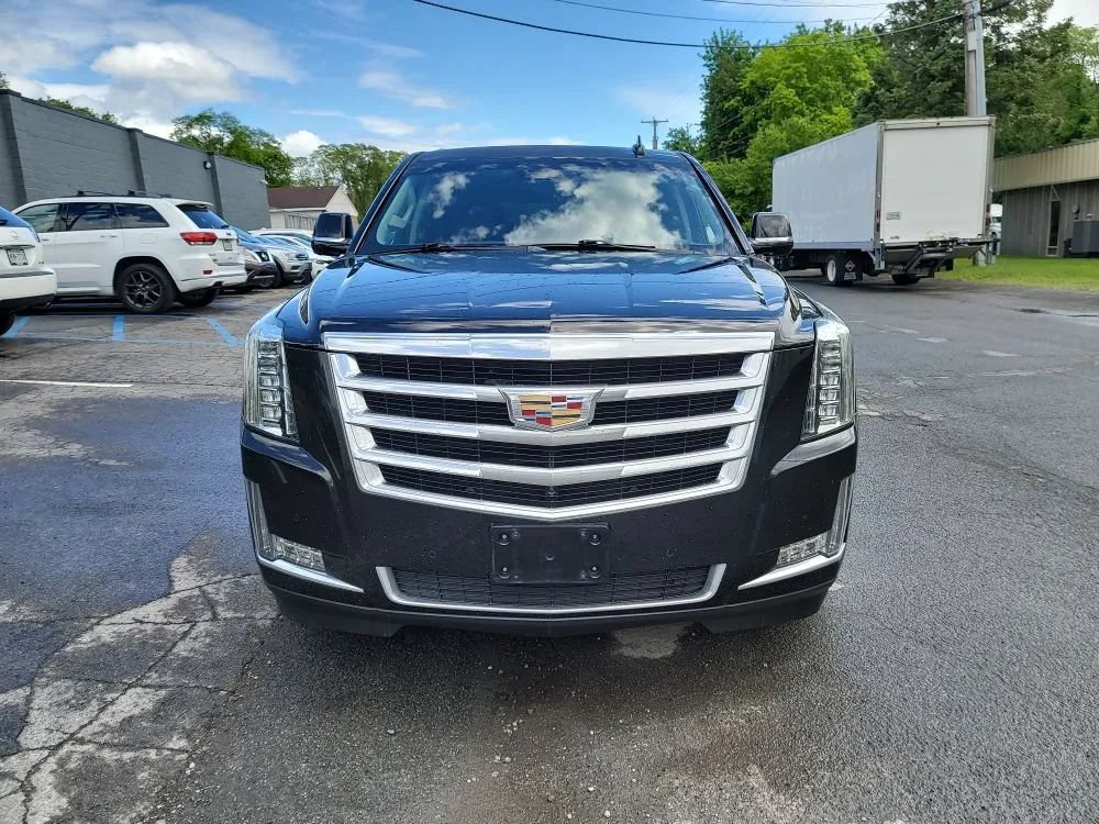 Used 2018 Cadillac Escalade Luxury AWD/4WD image 2