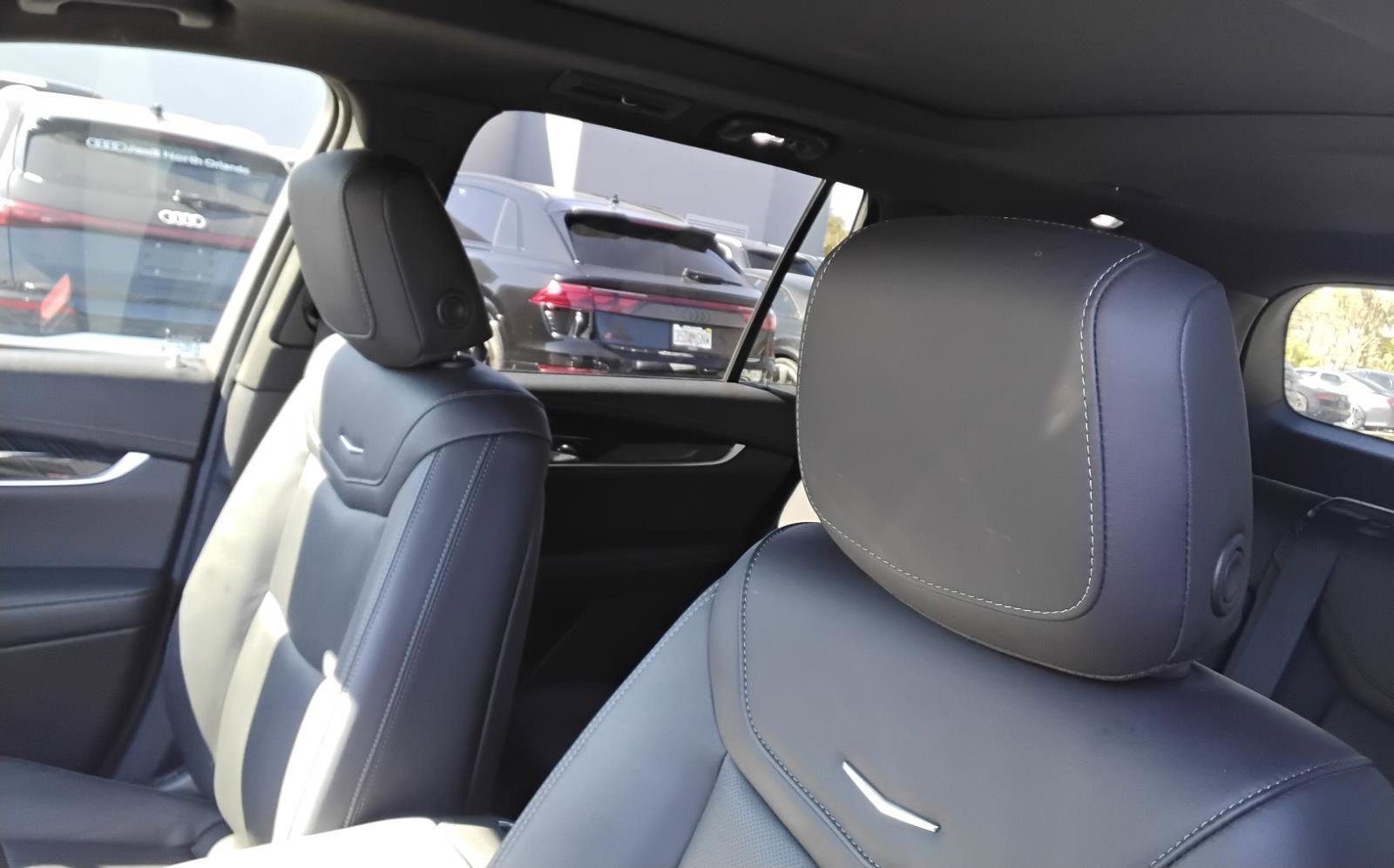 Used 2023 Cadillac XT6 Premium Luxury image 19