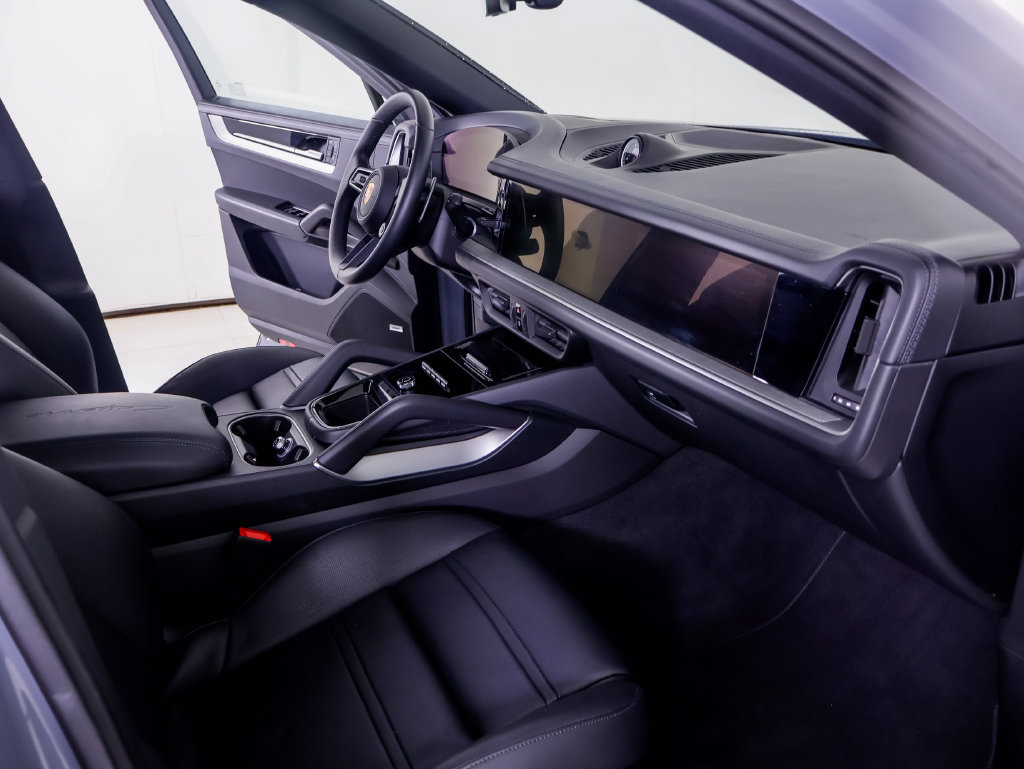 Certified 2026 Porsche Cayenne Coupe AWD/4WD image 8