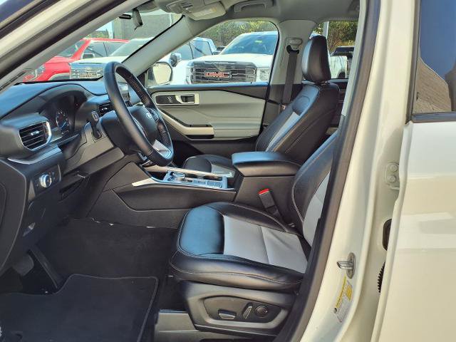 Used 2022 Ford Explorer XLT w/ Equipment Group 202A RWD image 18