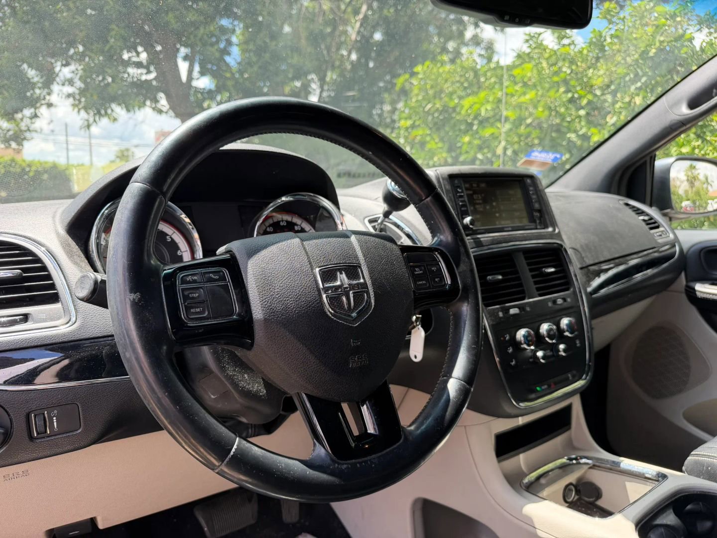 Used 2017 Dodge Grand Caravan SXT FWD image 11