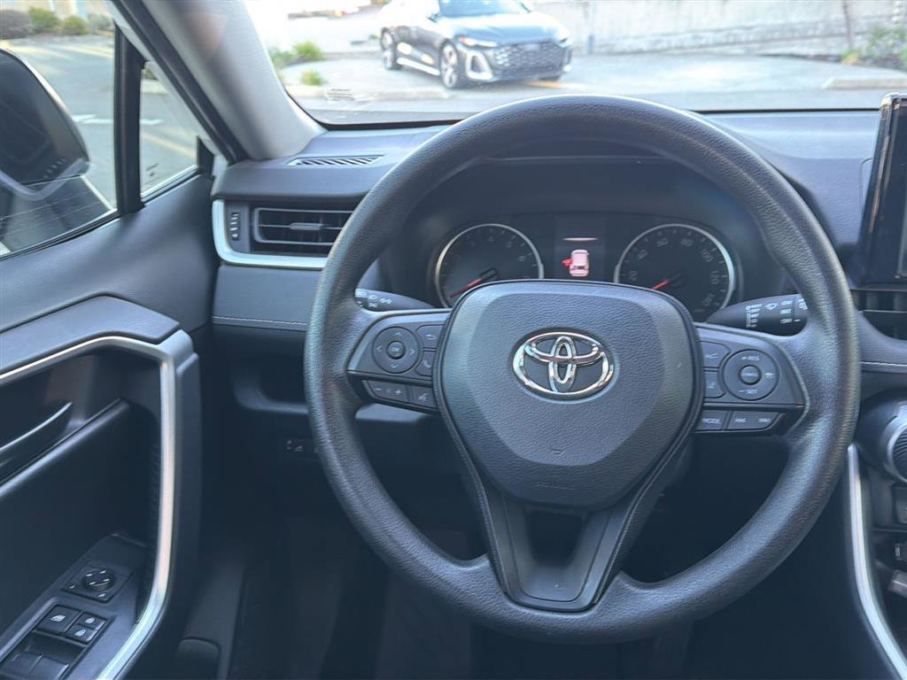 Used 2019 Toyota RAV4 LE image 10
