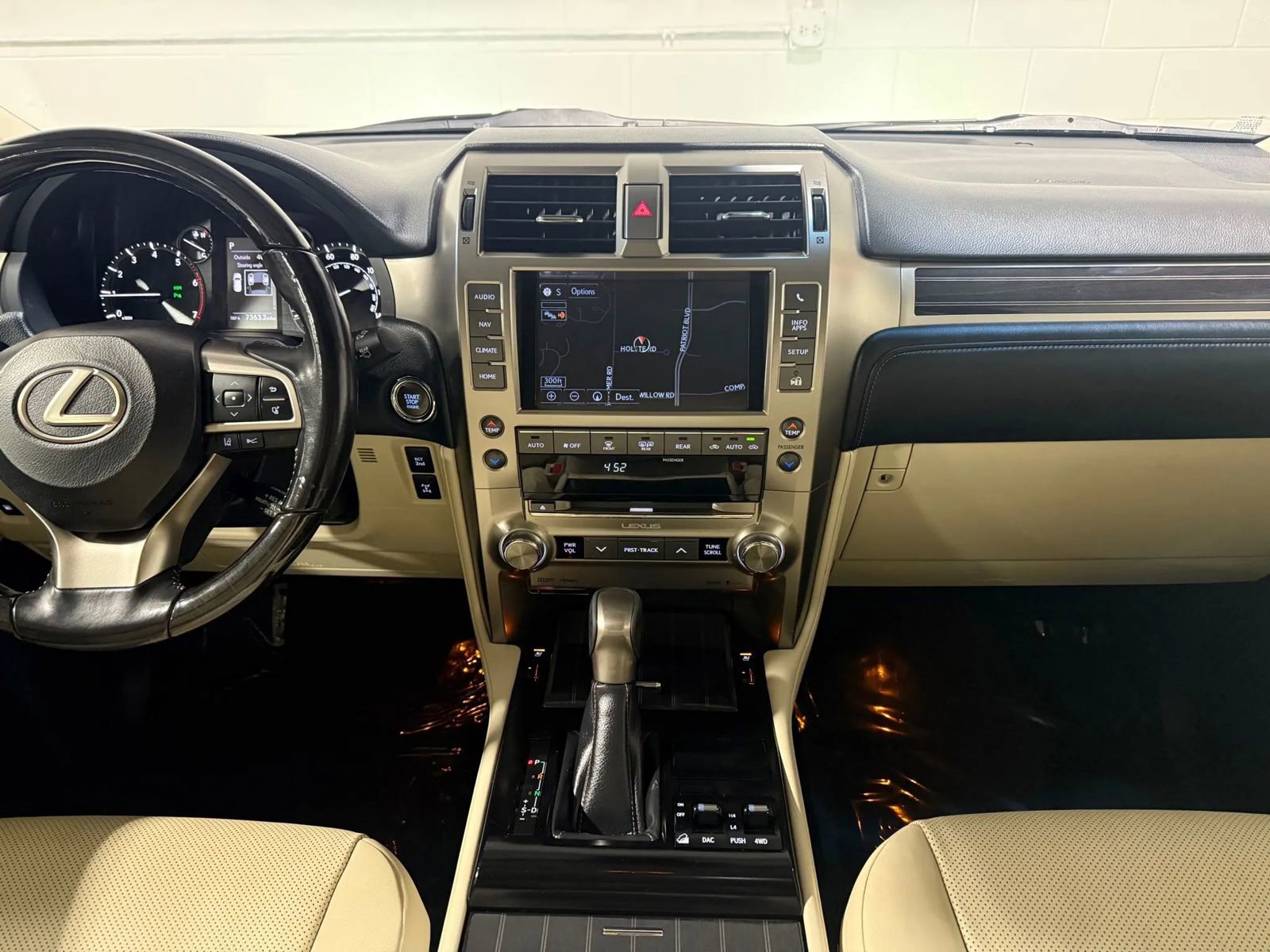Used 2020 Lexus GX 460 Premium w/ Premium Package image 20