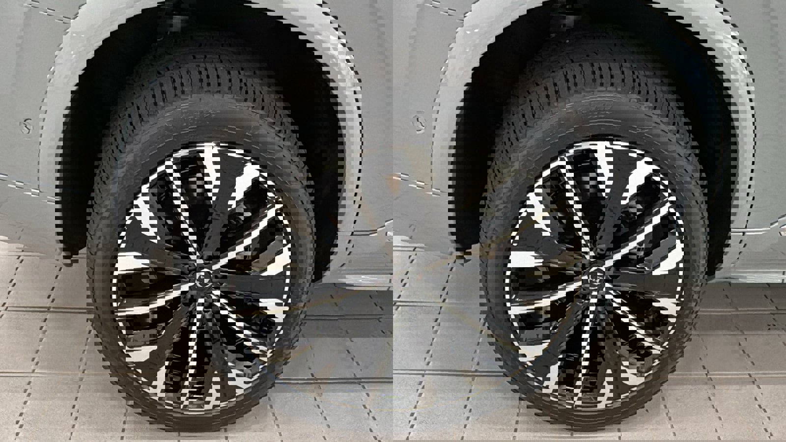 New 2026 Volvo XC90 B6 Plus w/ Protection Package Premier image 32