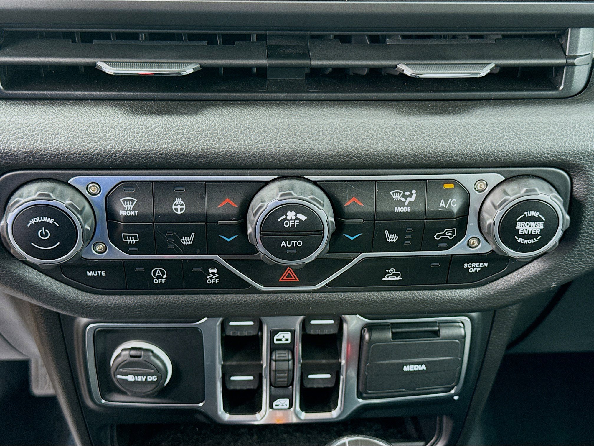 Used 2024 Jeep Wrangler Sport S image 14