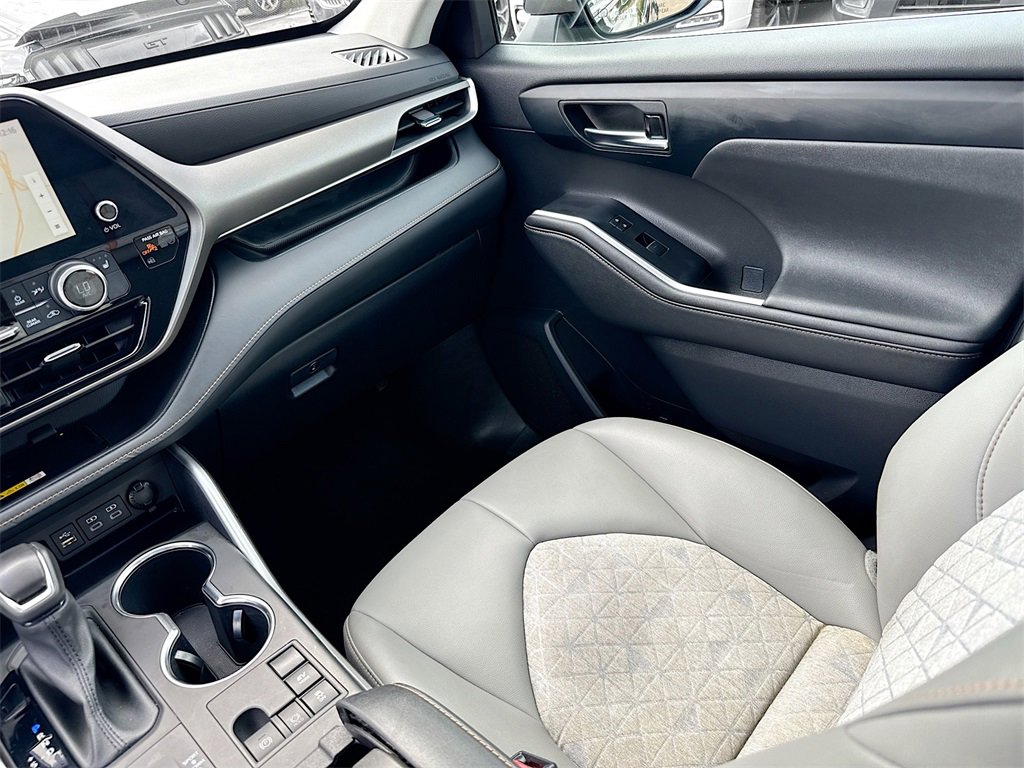 Used 2023 Toyota Highlander Bronze Edition image 26