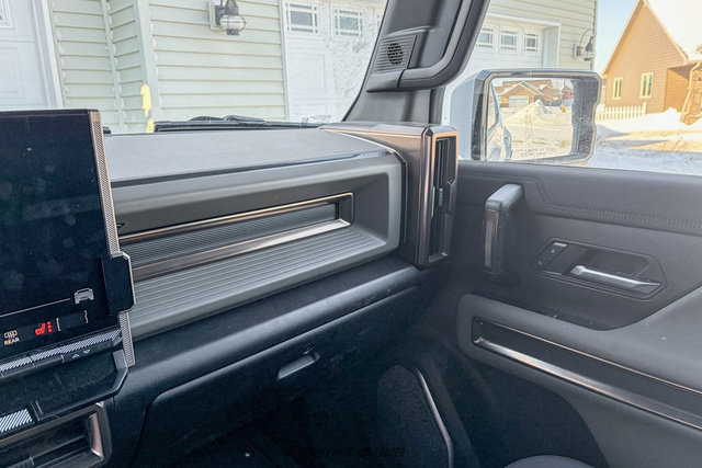 Used 2025 GMC Hummer EV 2X image 26