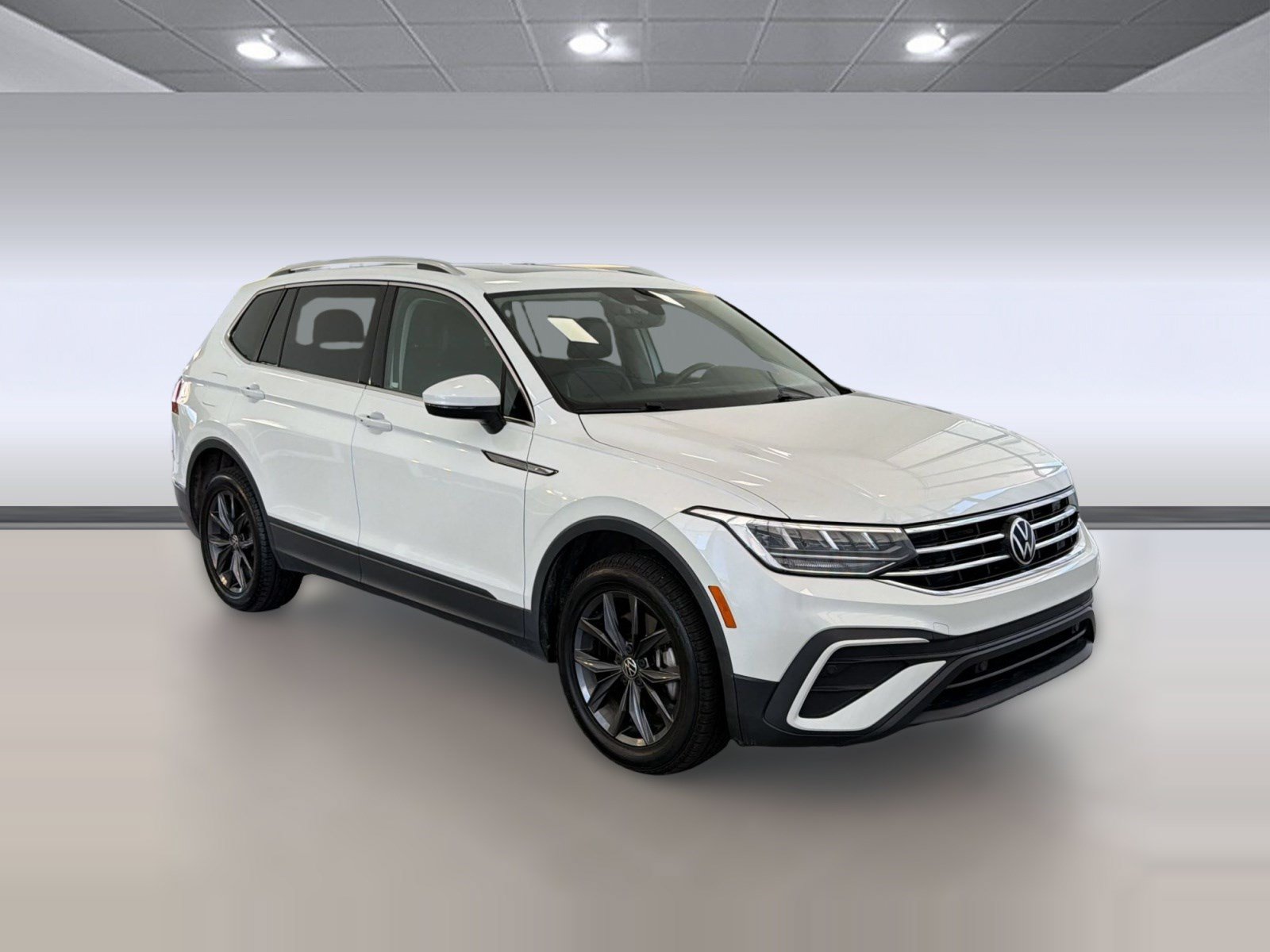 Certified 2023 Volkswagen Tiguan SE w/ Panoramic Sunroof Package FWD image 7