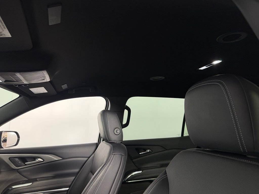 Used 2025 Chevrolet Traverse LT FWD image 25