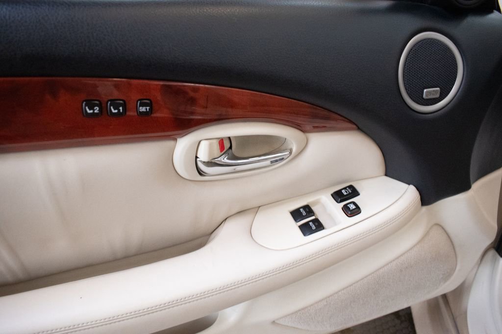Used 2008 Lexus SC 430 Convertible RWD image 24